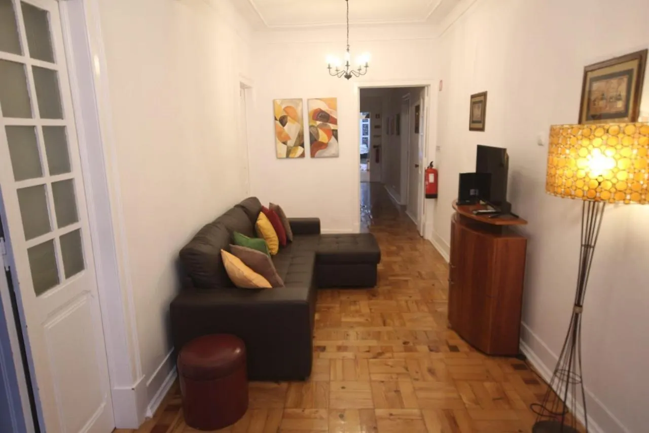Antique M1 R1 - Amazing Double Room With Shared Bathroom In Marques Pombal Lisbon
