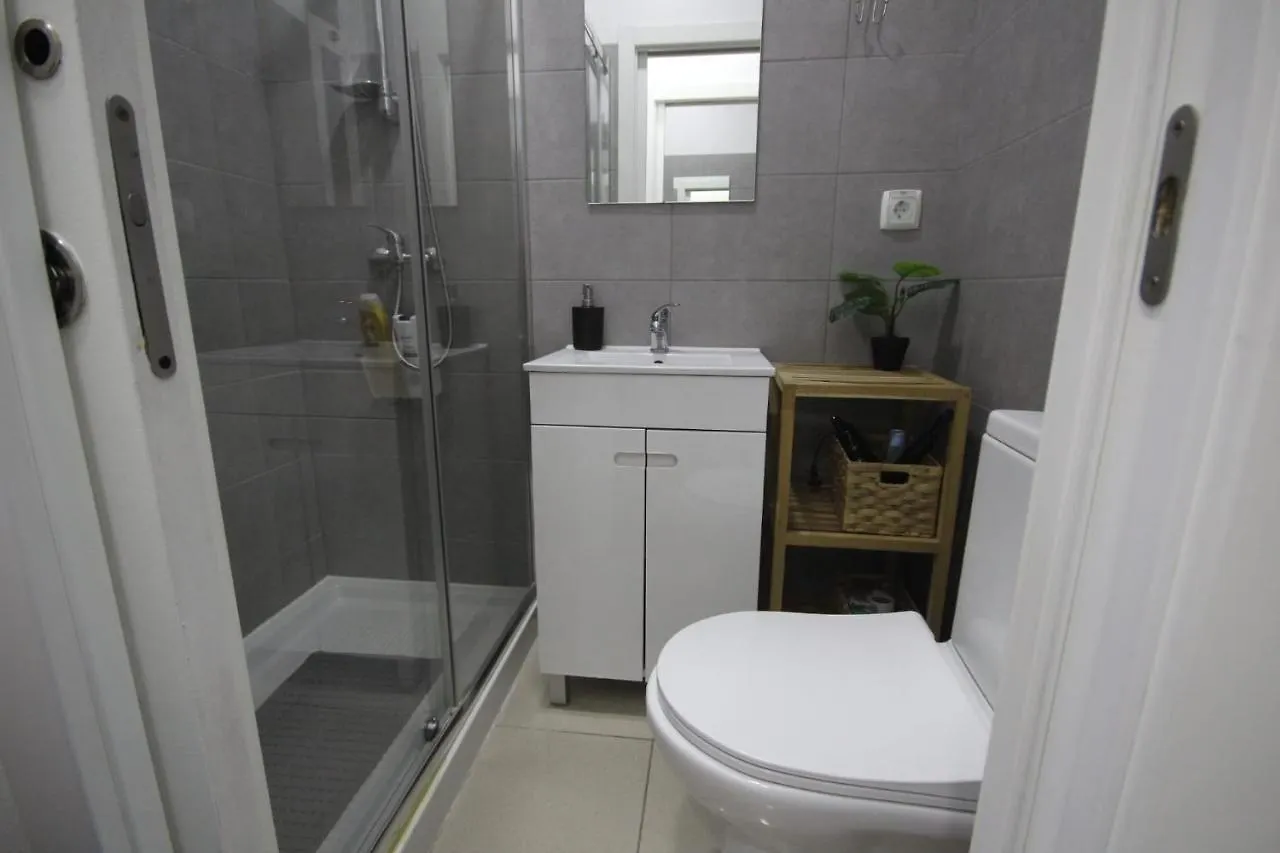 Antique M1 R1 - Amazing Double Room With Shared Bathroom In Marques Pombal Lisboa Portugalsko